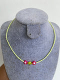 Chocker Amarillo con Estrellas Rosadas