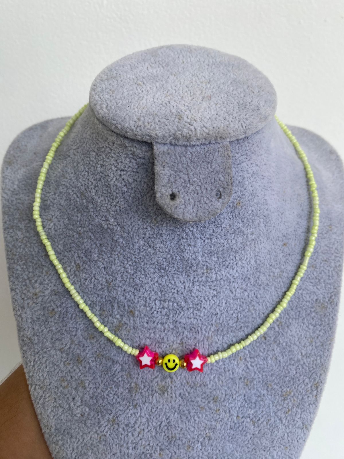 Chocker Amarillo con Estrellas Rosadas