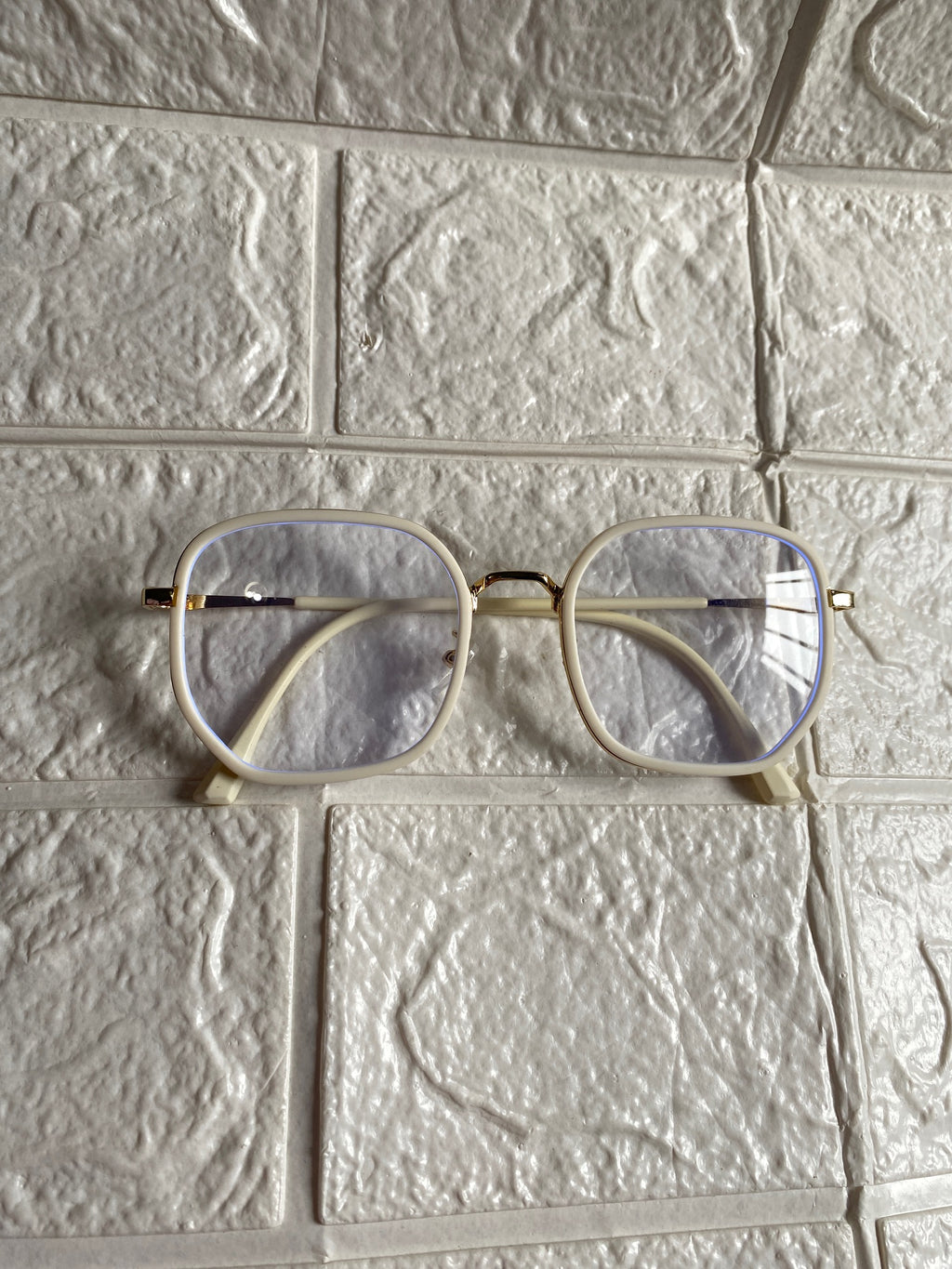 Lentes Semihexagonales Blancos con Dorado