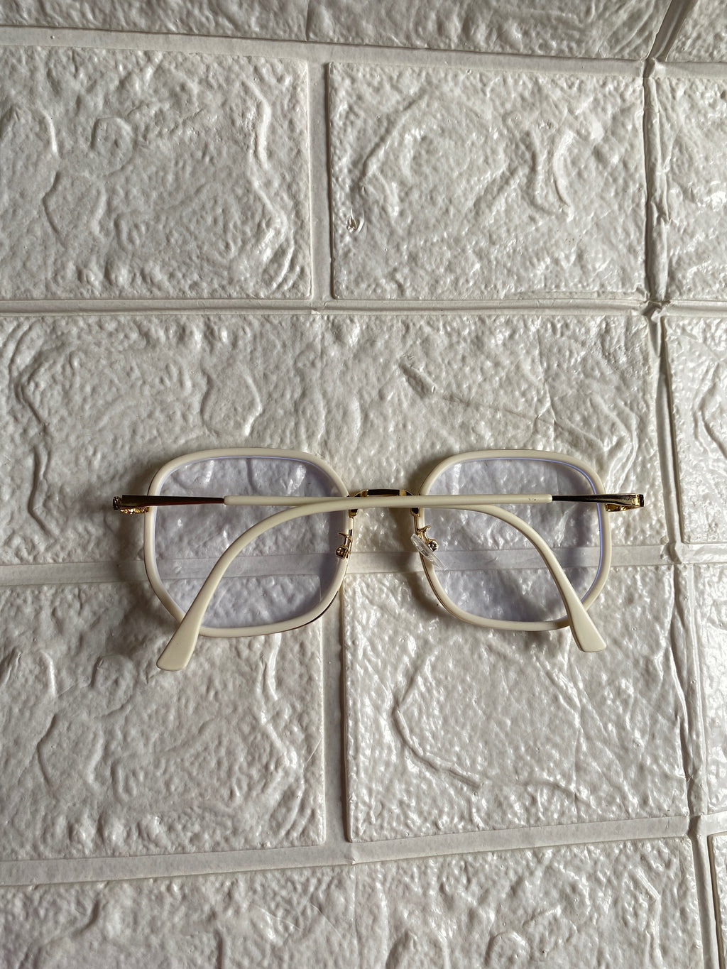 Lentes Semihexagonales Blancos con Dorado