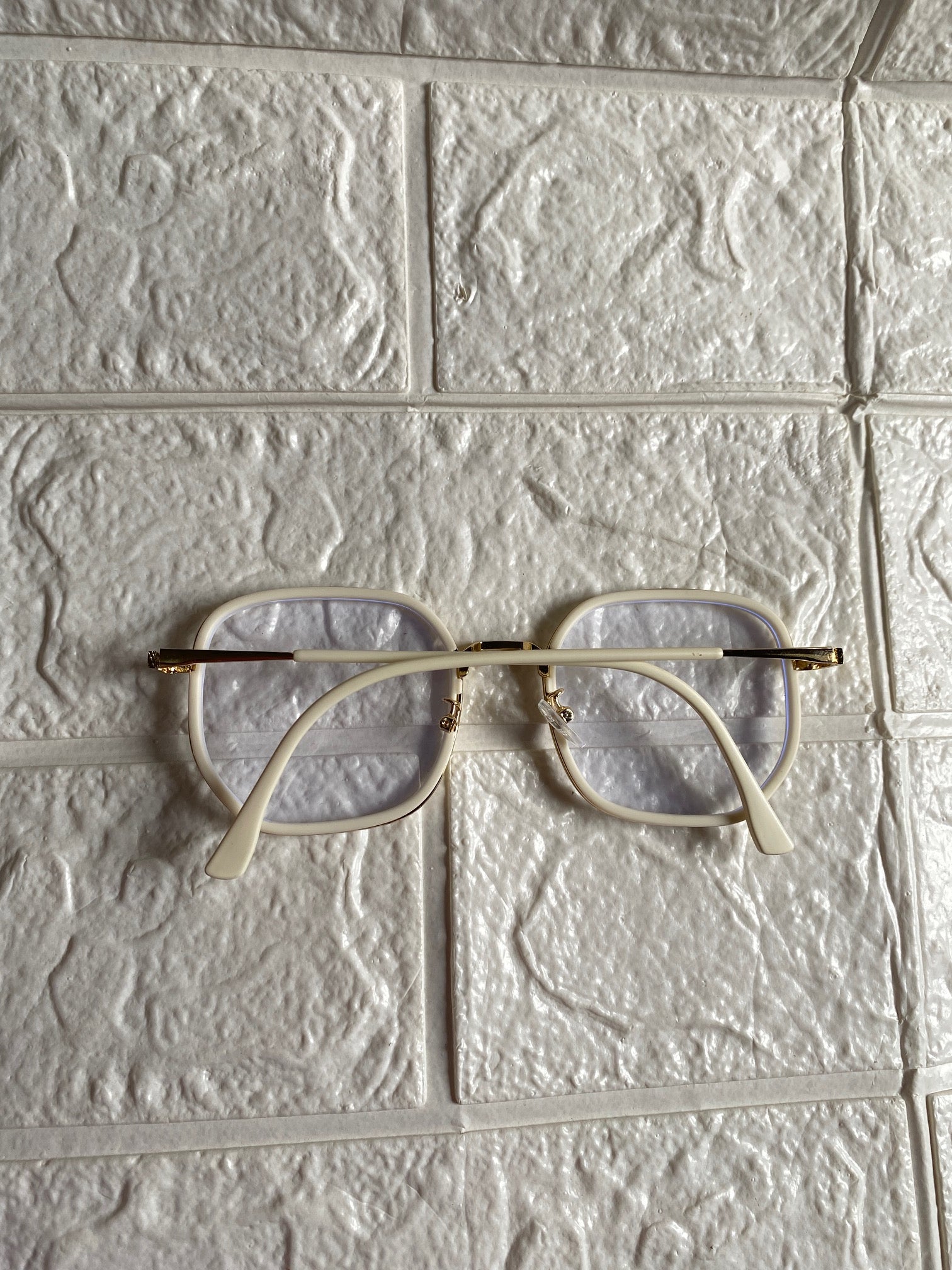 Lentes Semihexagonales Blancos con Dorado