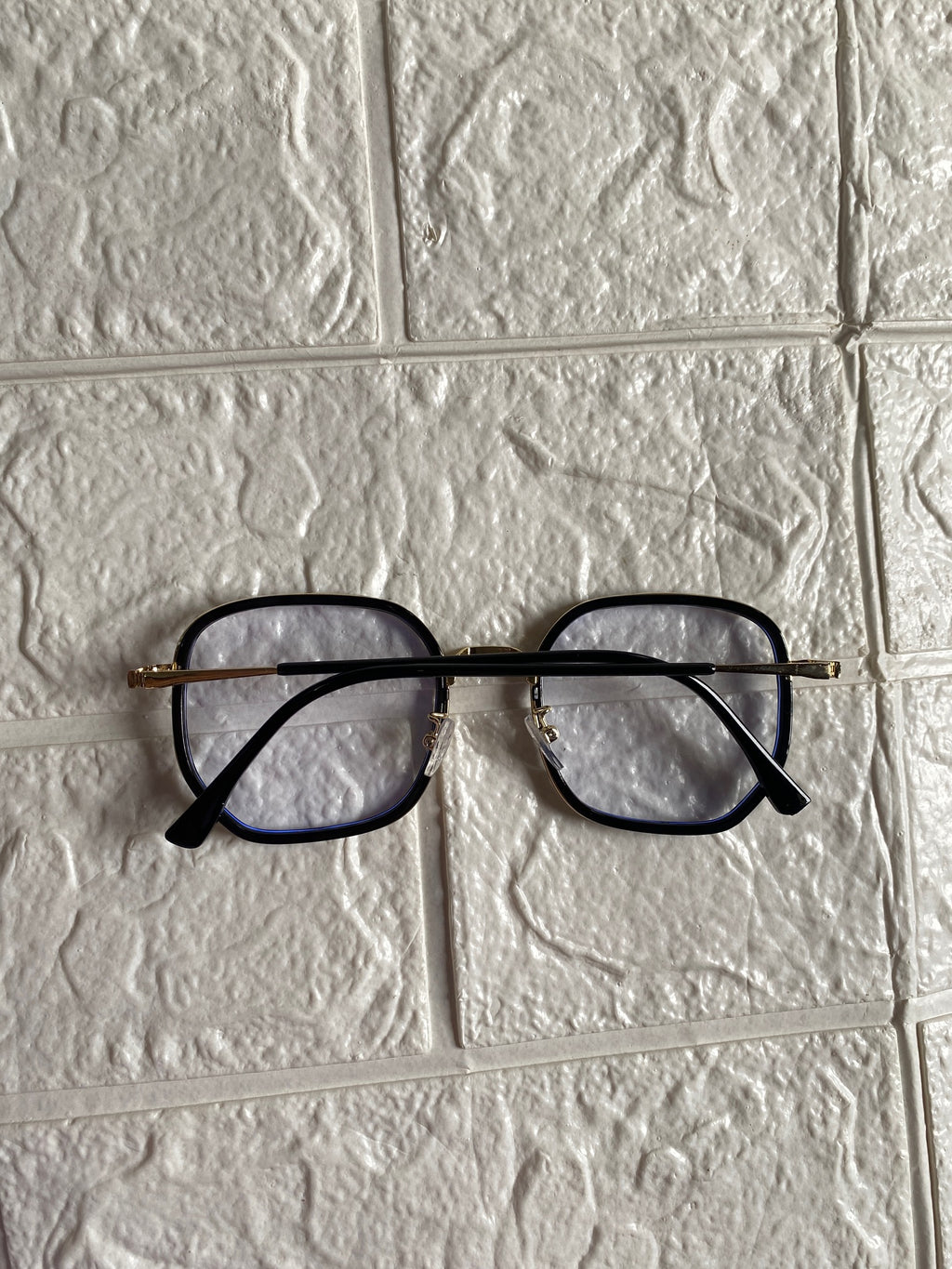 Lentes Semicuadrados Negros con Dorado