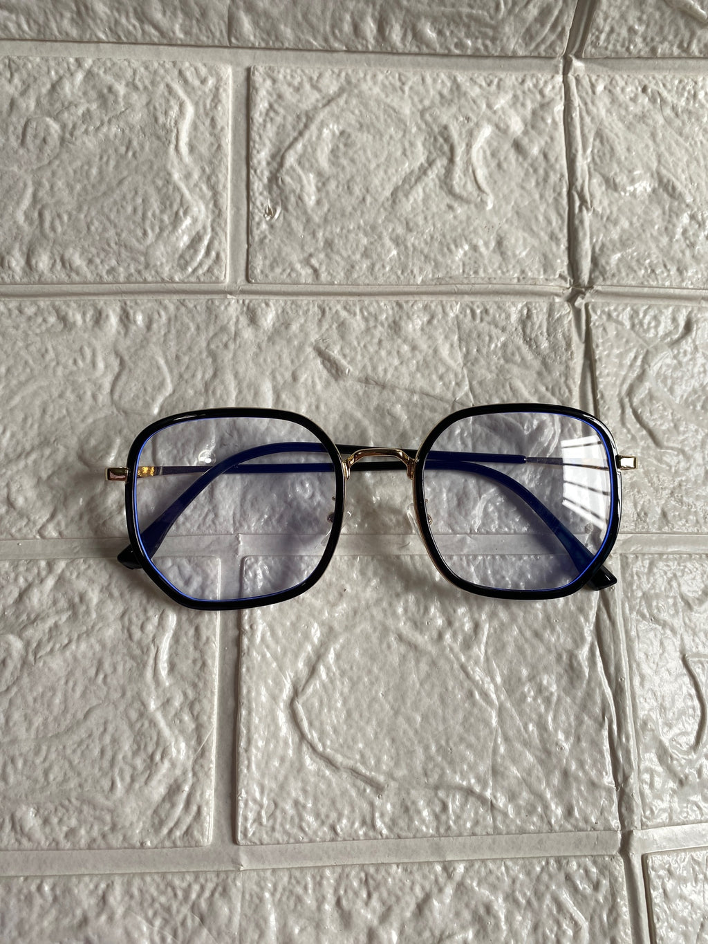 Lentes Semicuadrados Negros con Dorado