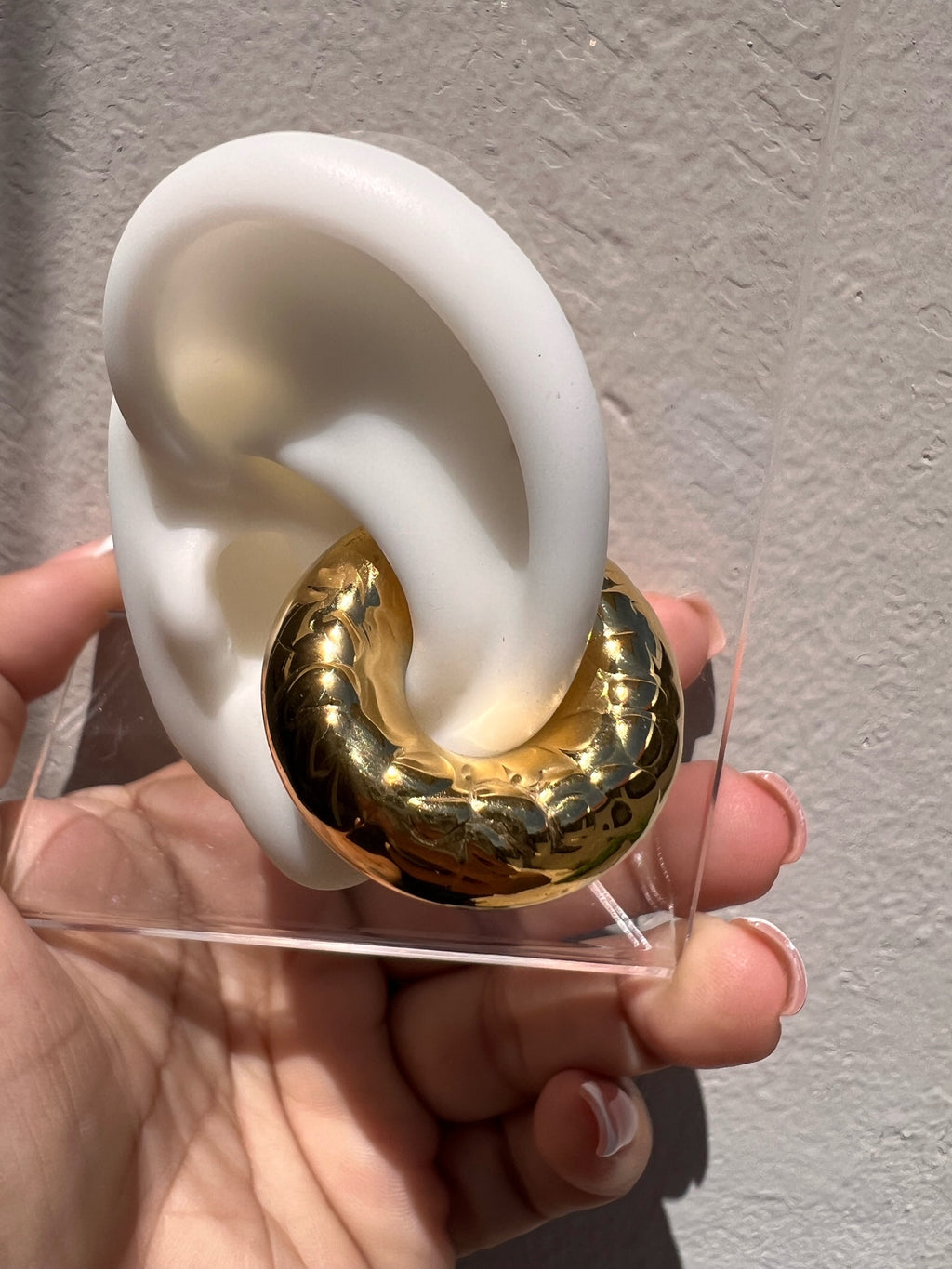 Earcuff Gold con Texturas Grandes