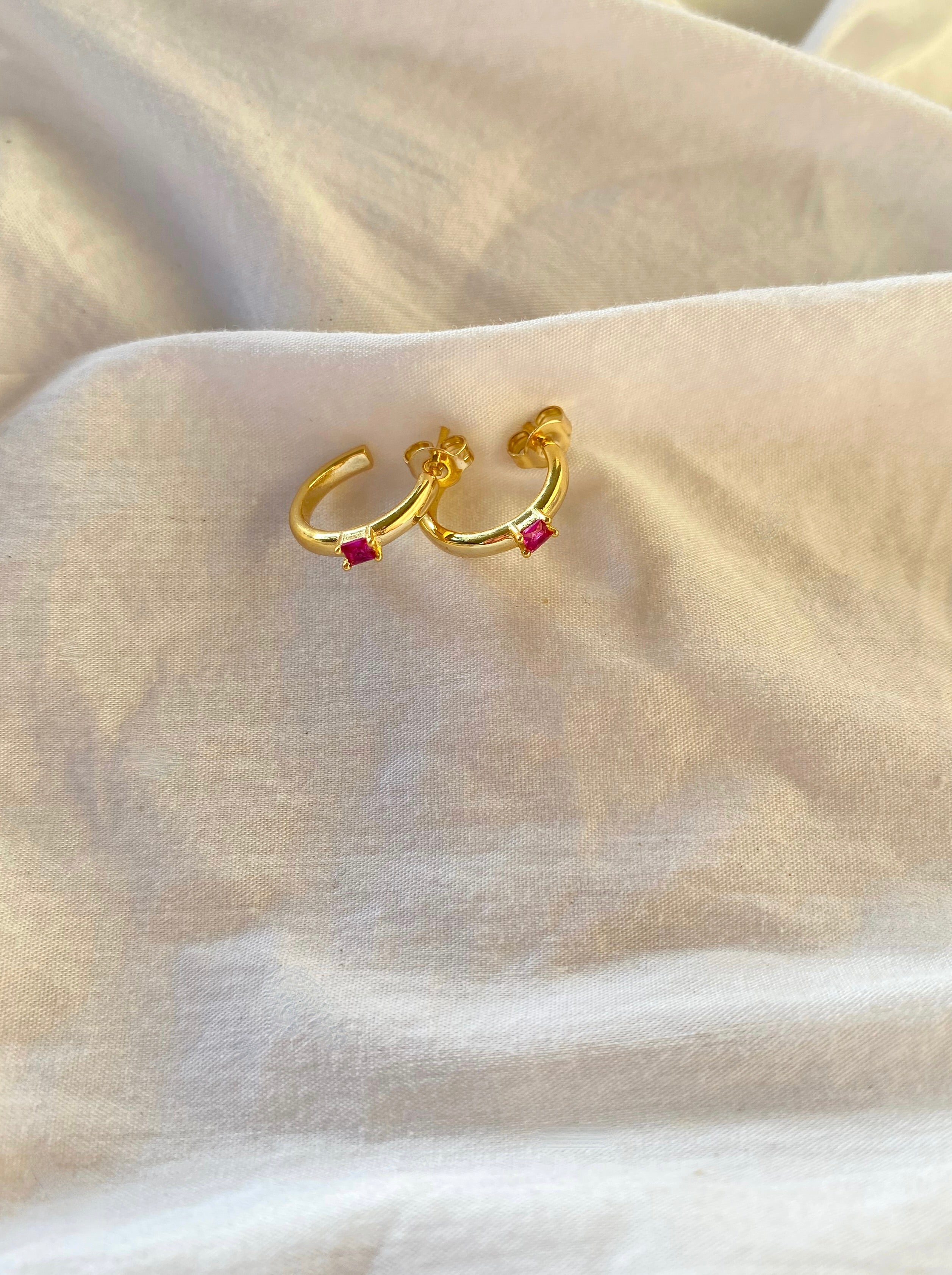 Hoops Medium Fuscia Zircon