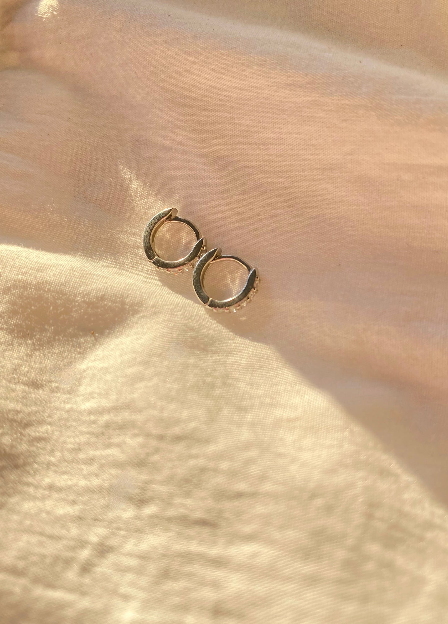 Mini Hoops Silver Zirconias Incrustadas 6mm