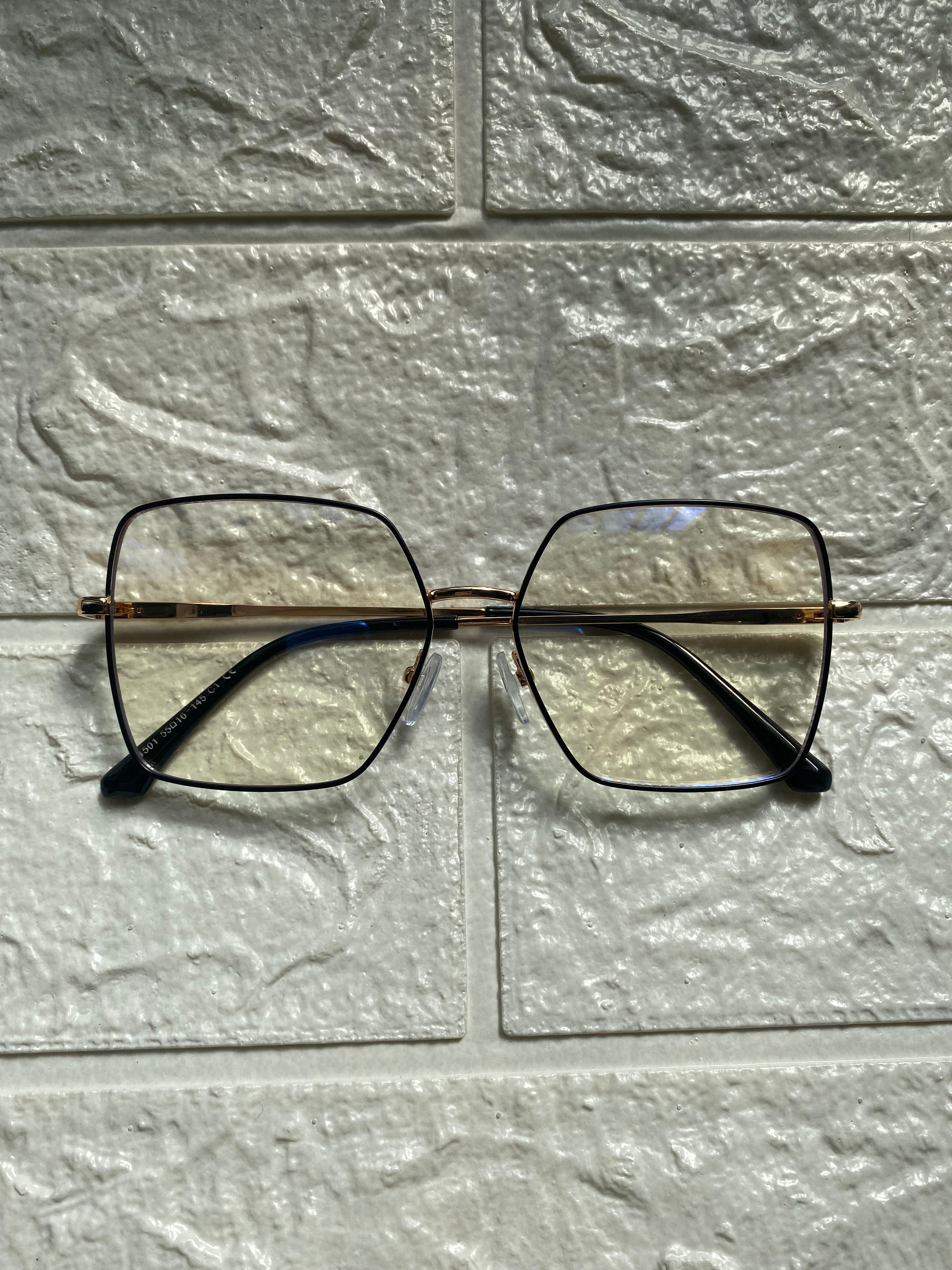 Lentes Cuadrados Gold con Frame Negro