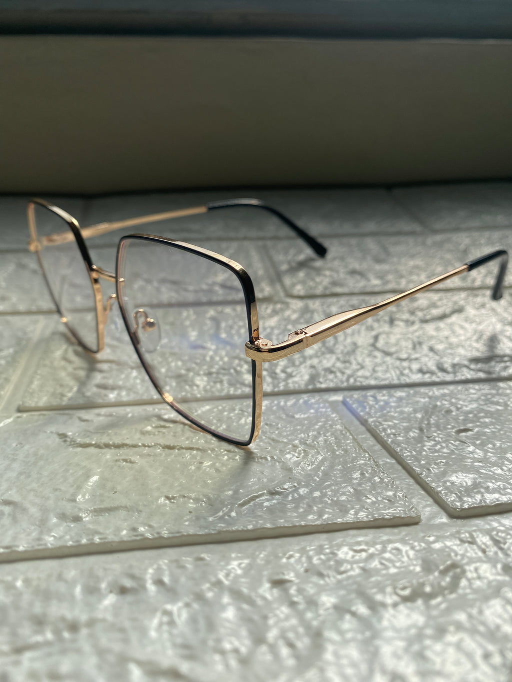 Lentes Cuadrados Gold con Frame Negro