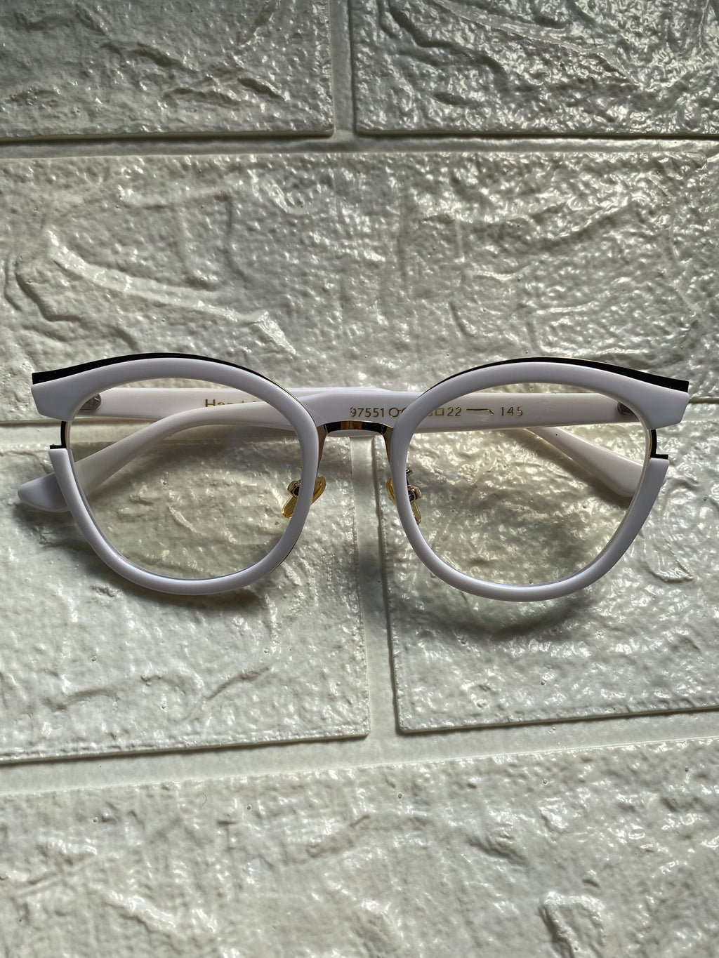 Lentes Blancos con Detalles Gold