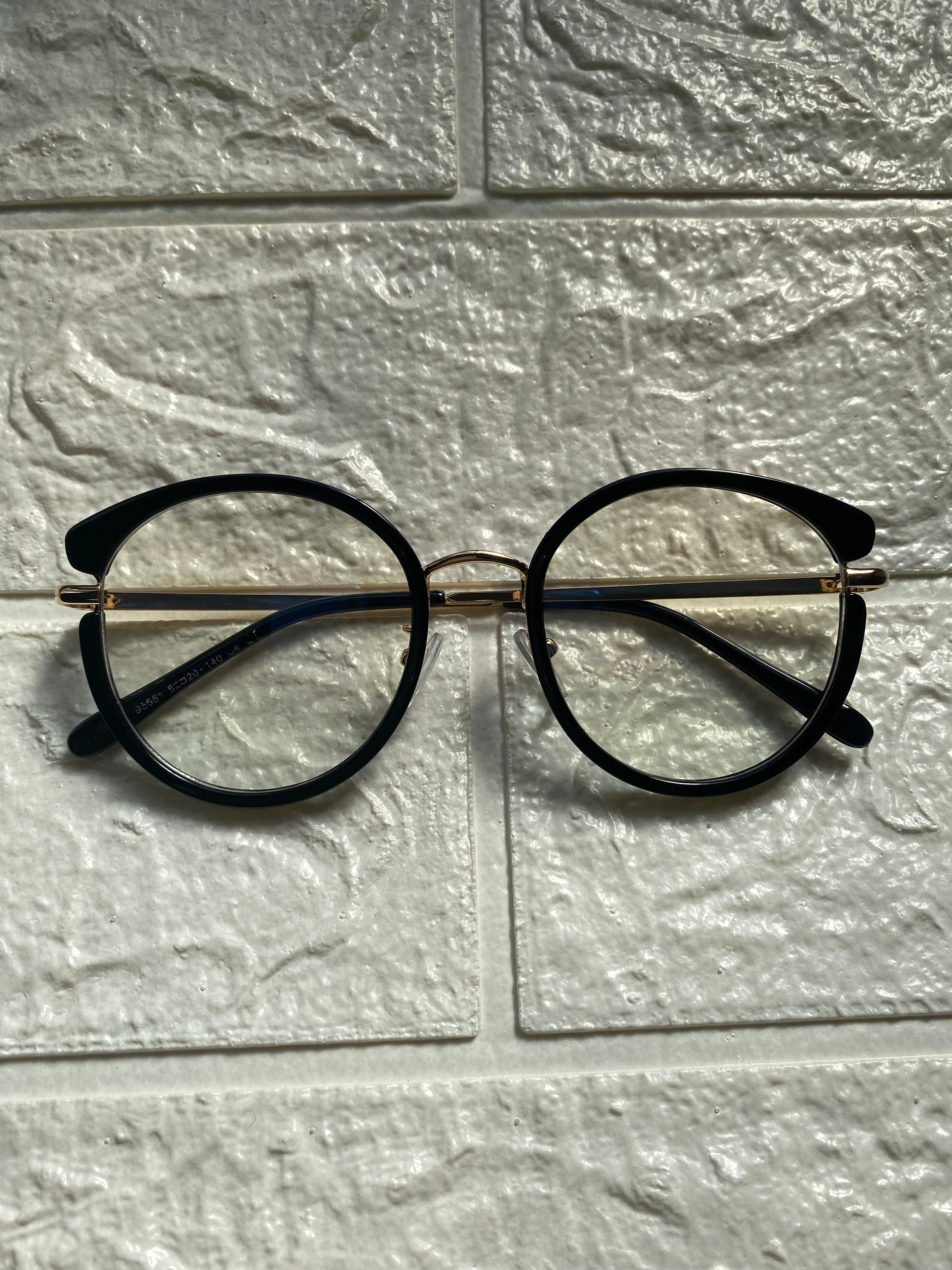 Lentes Semiredondos Negros con Metal Gold