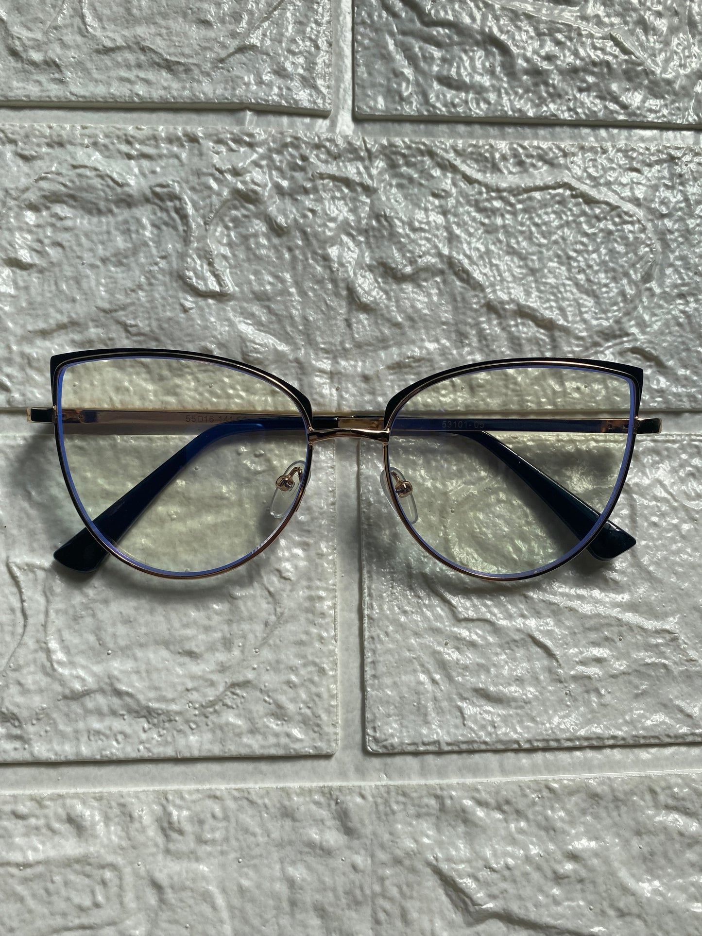 Lentes Cat Eye Gold con Mini Triangulos Negros