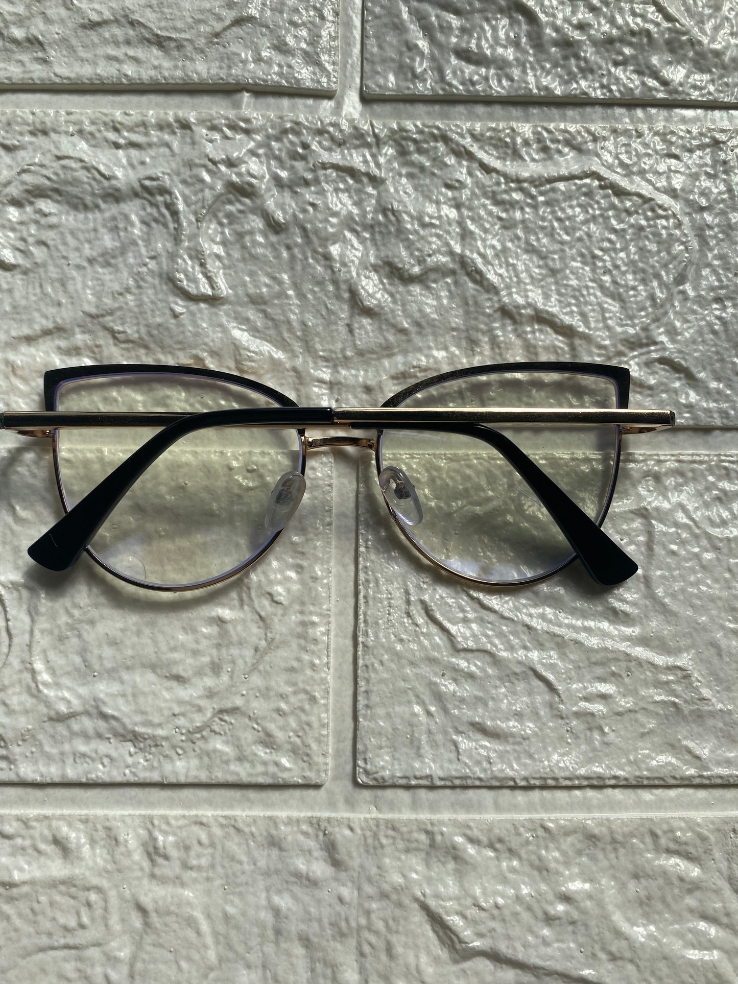 Lentes Cat Eye Gold con Mini Triangulos Negros