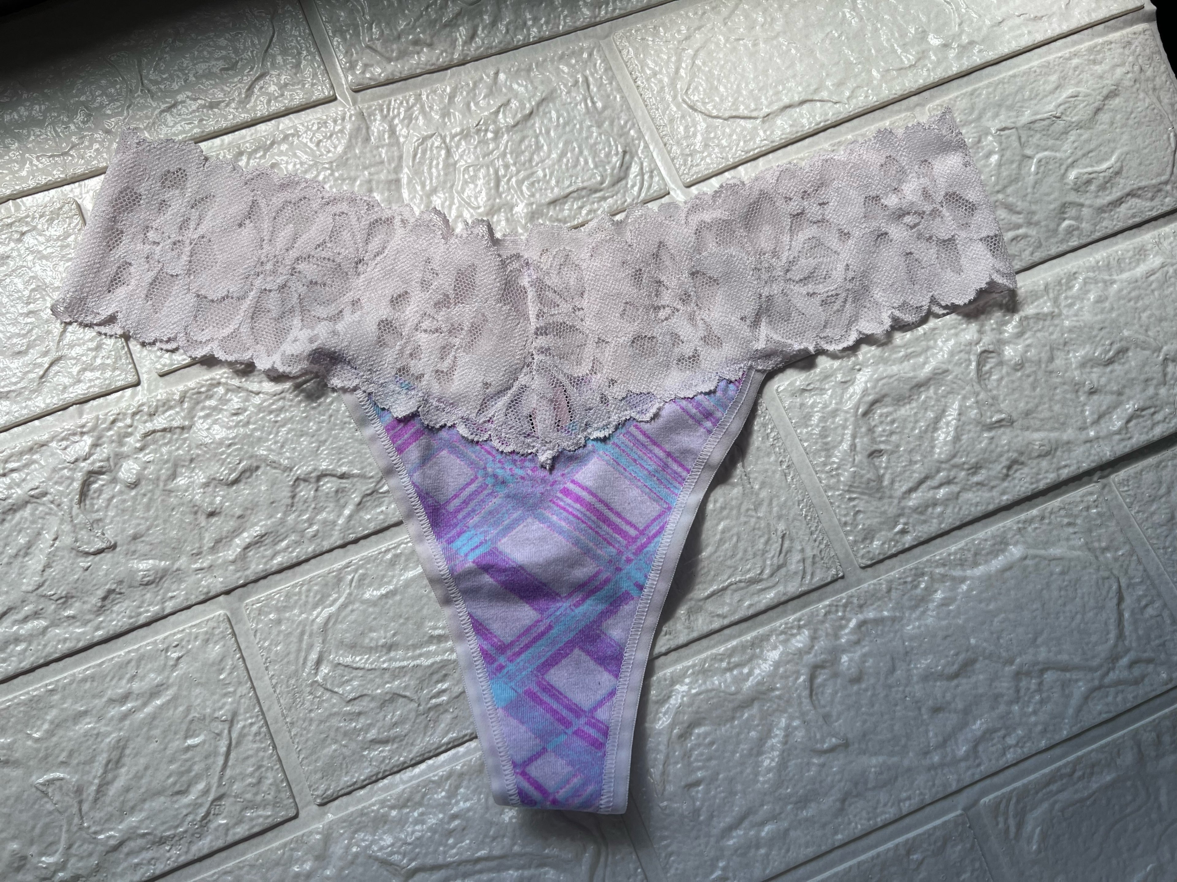 Panty Victoria Secret Blanco con Morado