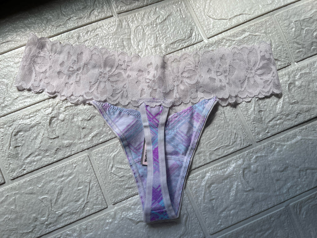 Panty Victoria Secret Blanco con Morado