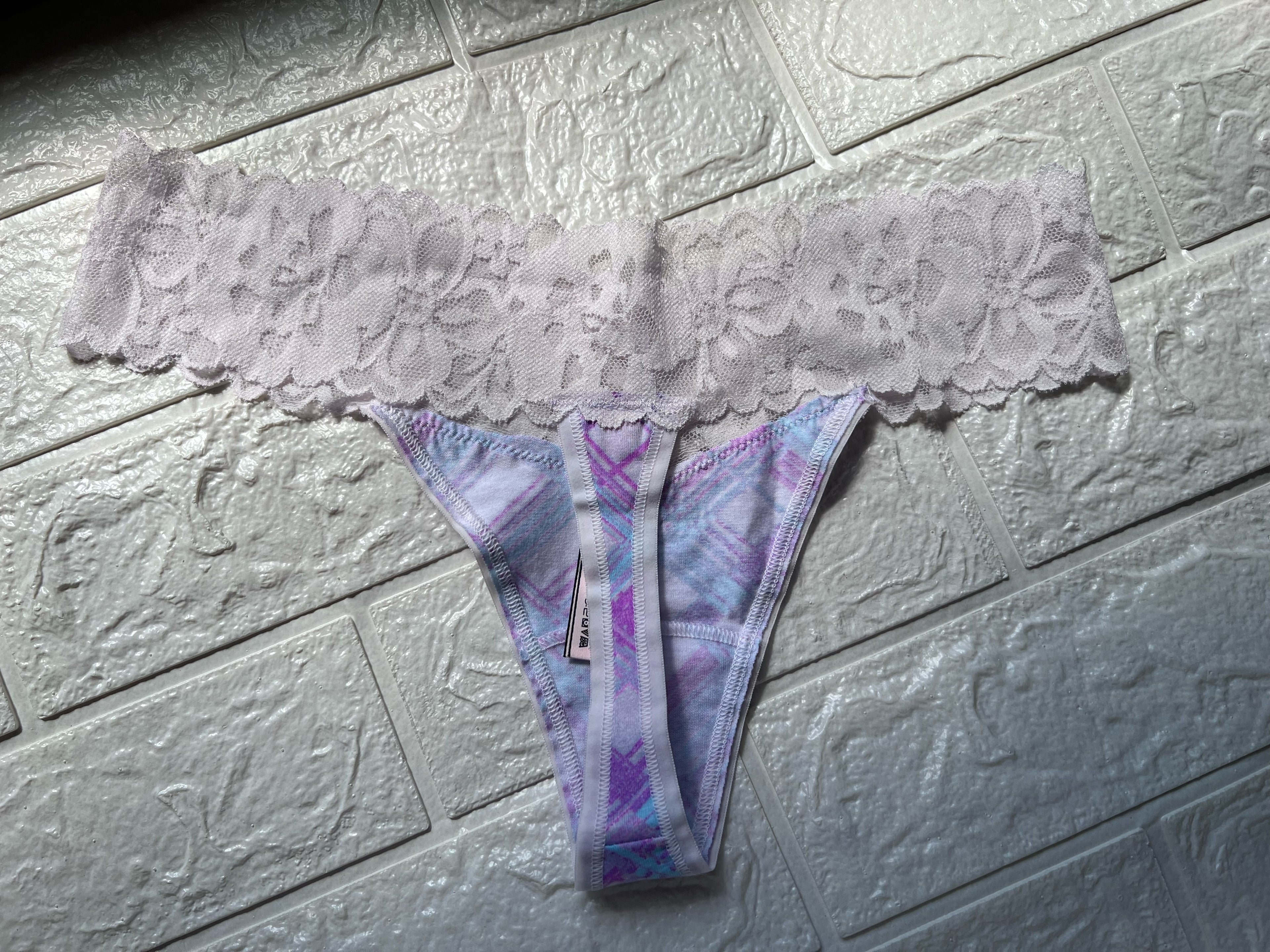 Panty Victoria Secret Blanco con Morado